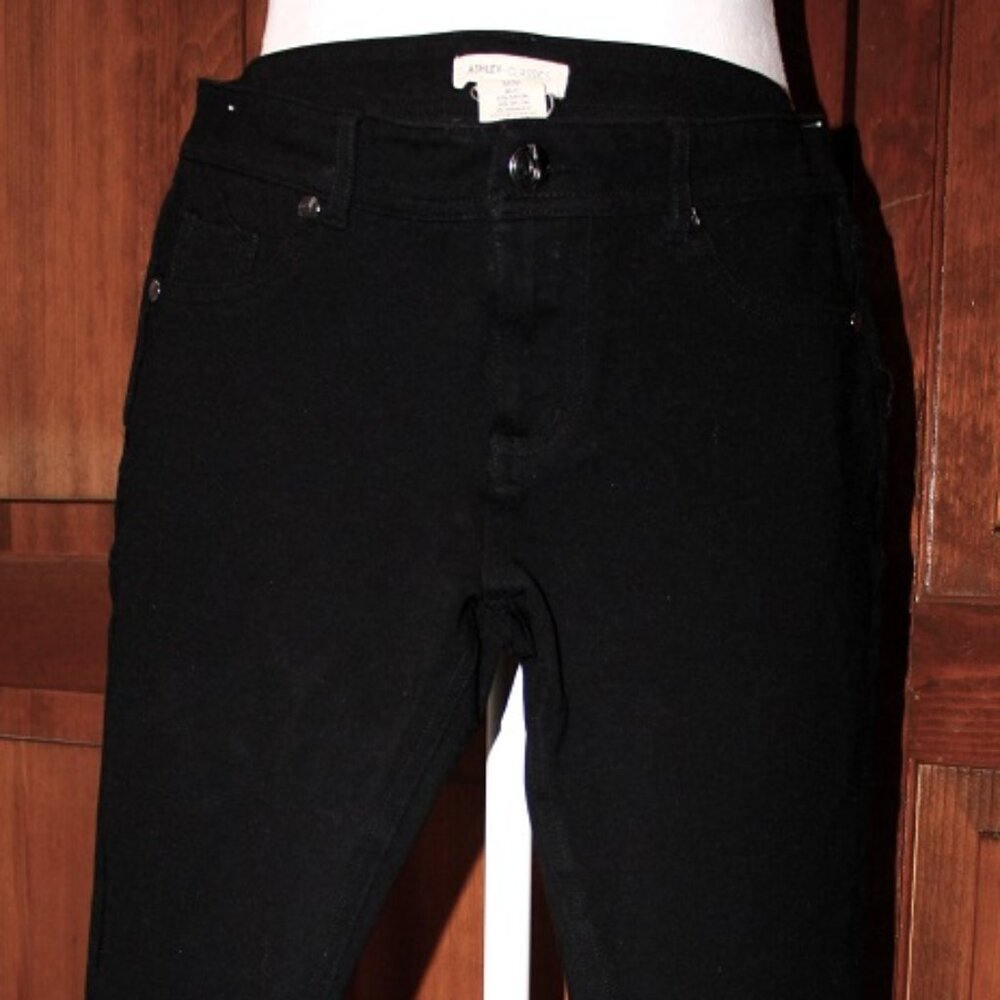 Ashley Classics black ankel pants